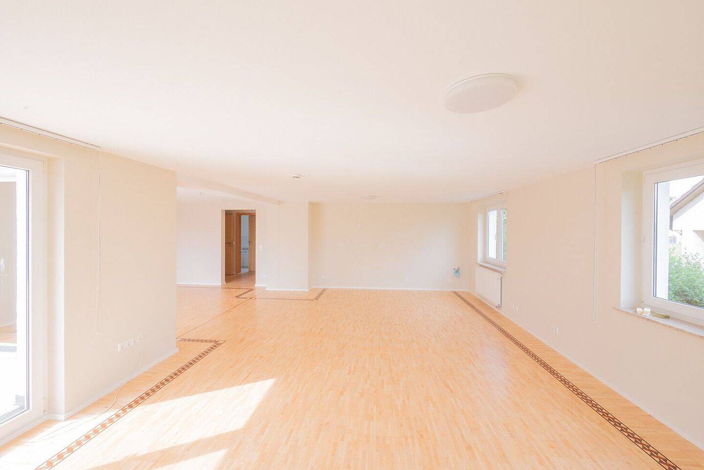 Großzügig wohnen mit Sonnenterrasse - modernisierte 3,5-Zimmer-Wohnung! – Schramberg – Vorschaubild 4
