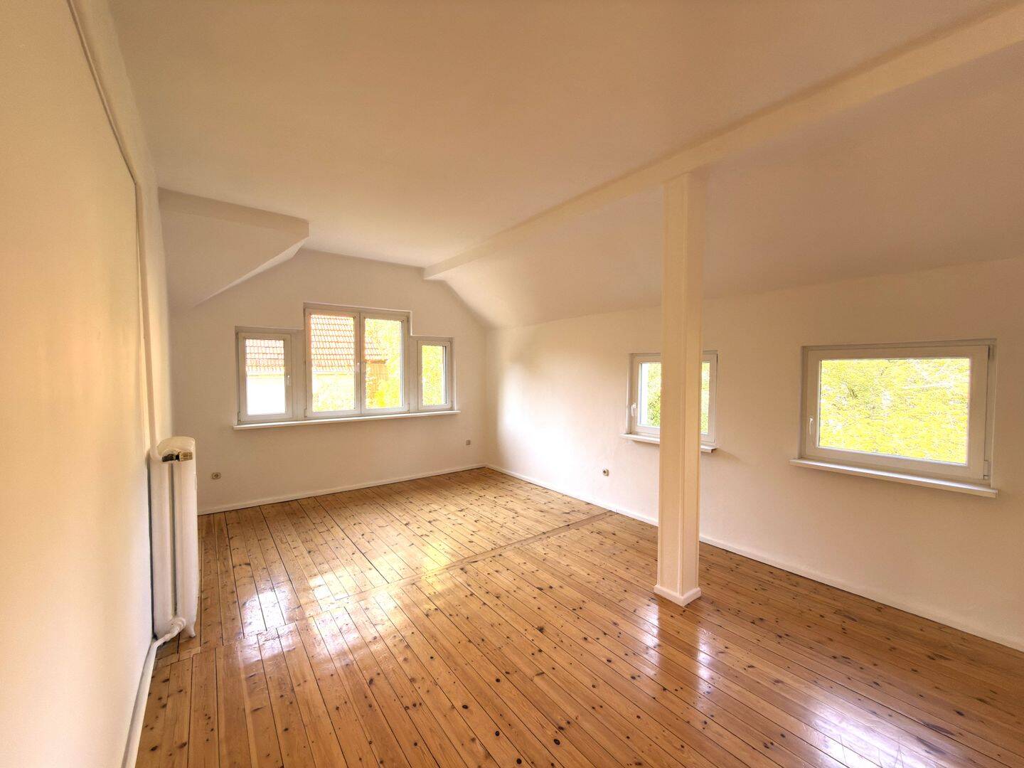 Willkommen Sommer - in Ihrer traumhaft schönen Dachgeschosswohnung mit Sonnenbalkon!! – Berlin – Vorschaubild 5