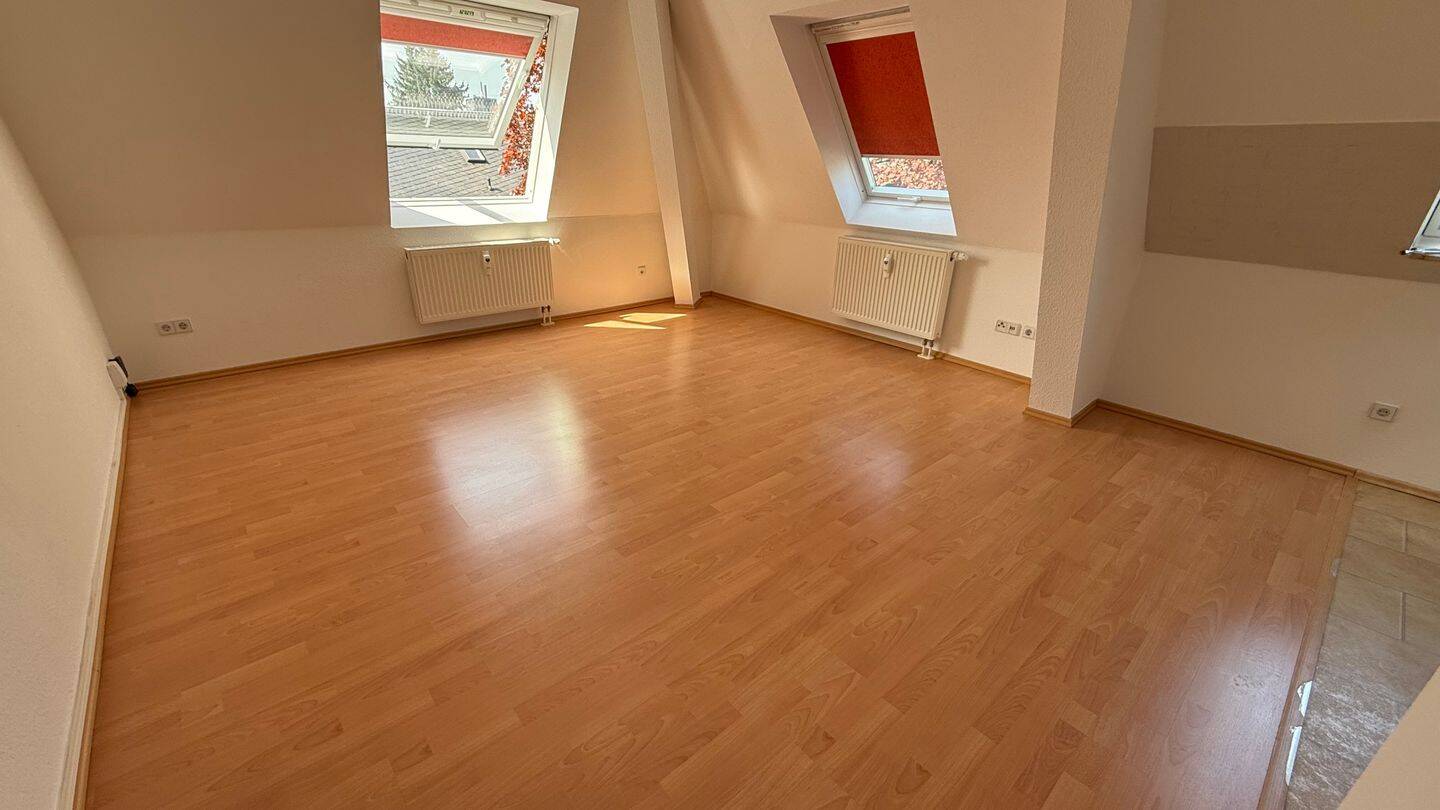 Am Heimgarten im DG ! Bad mit Fenster + Dusche / offene Küche – Chemnitz – Vorschaubild 7