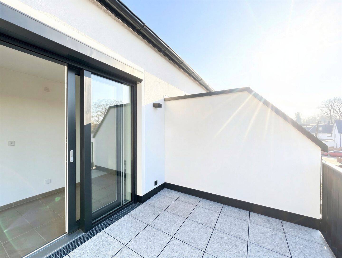 NEUBAU-DG-Wohnung mit ausgebautem Speichergeschoss (Studio), Dachterrasse und Balkon – München – Vorschaubild 2