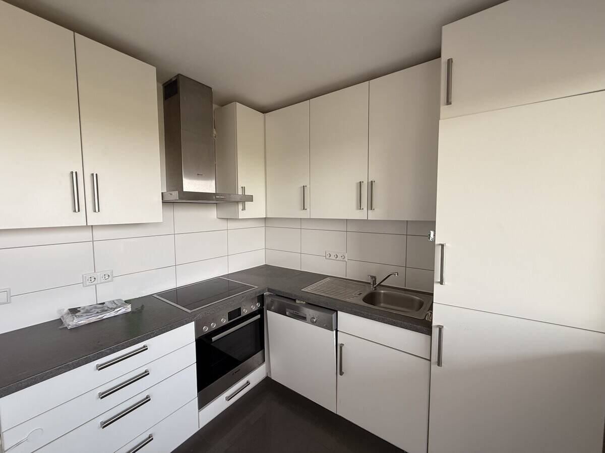 3-ZIMMERWOHNUNG MIT HERRLICHER AUSSICHT UND HAUSEIGENER SAUNA – Heilbronn – Vorschaubild 3
