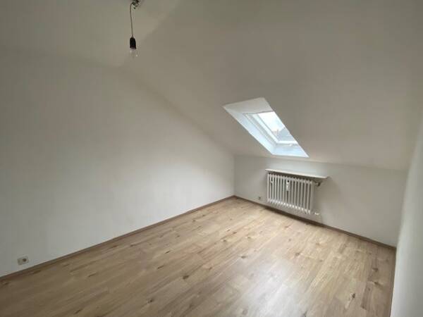 Dachgeschosswohnung in 93128 Regenstauf mit 109 m² kaufen