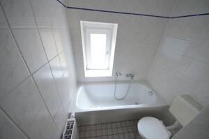 Sanierte Altbauwohnung Laminatboden und Balkon im ruhigen Hofgebäude! – 4155 Leipzig – Vorschaubild 3