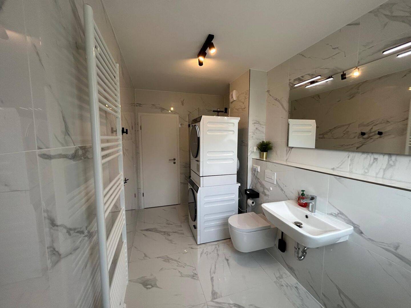 Modernes Reihenmittelhaus mit Garten und Stellplatz – Bremen – Vorschaubild 8