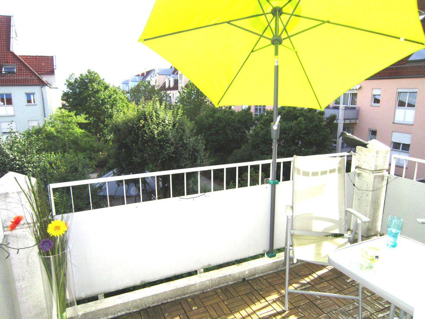 *Sonnenwohnung mit Charme* 2-Zimmer, Küche, Bad, Balkon, TG / optimale Anbindung - Staßenbahn/Bus/B17/A8-A96
