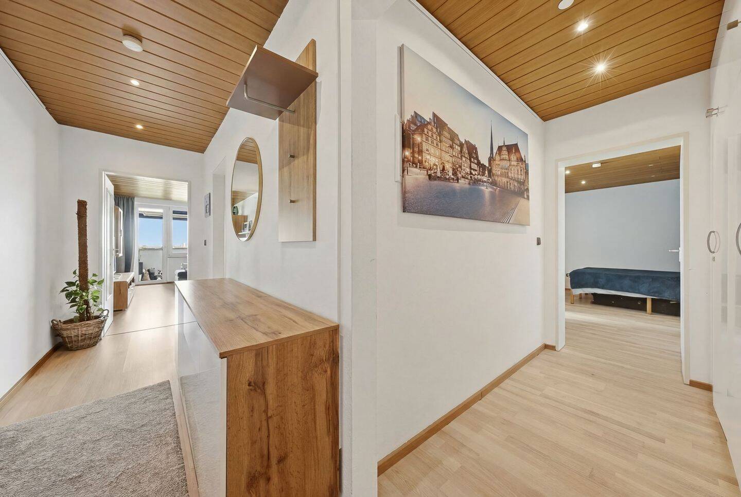 Über den Dächern von Haar - helle 2-Zimmer-Wohnung für Jung & Alt mit Lift und Alpenblick! – Haar – Vorschaubild 2