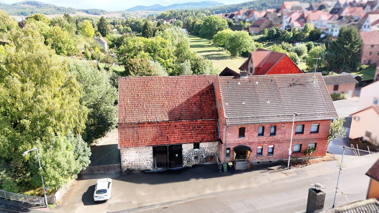 Großer Resthof mit 2 Fam.Haus, Stallungen, Scheune, Garagen & ca. 2.300m² Grundstück – Wolfhagen – Vorschaubild 8