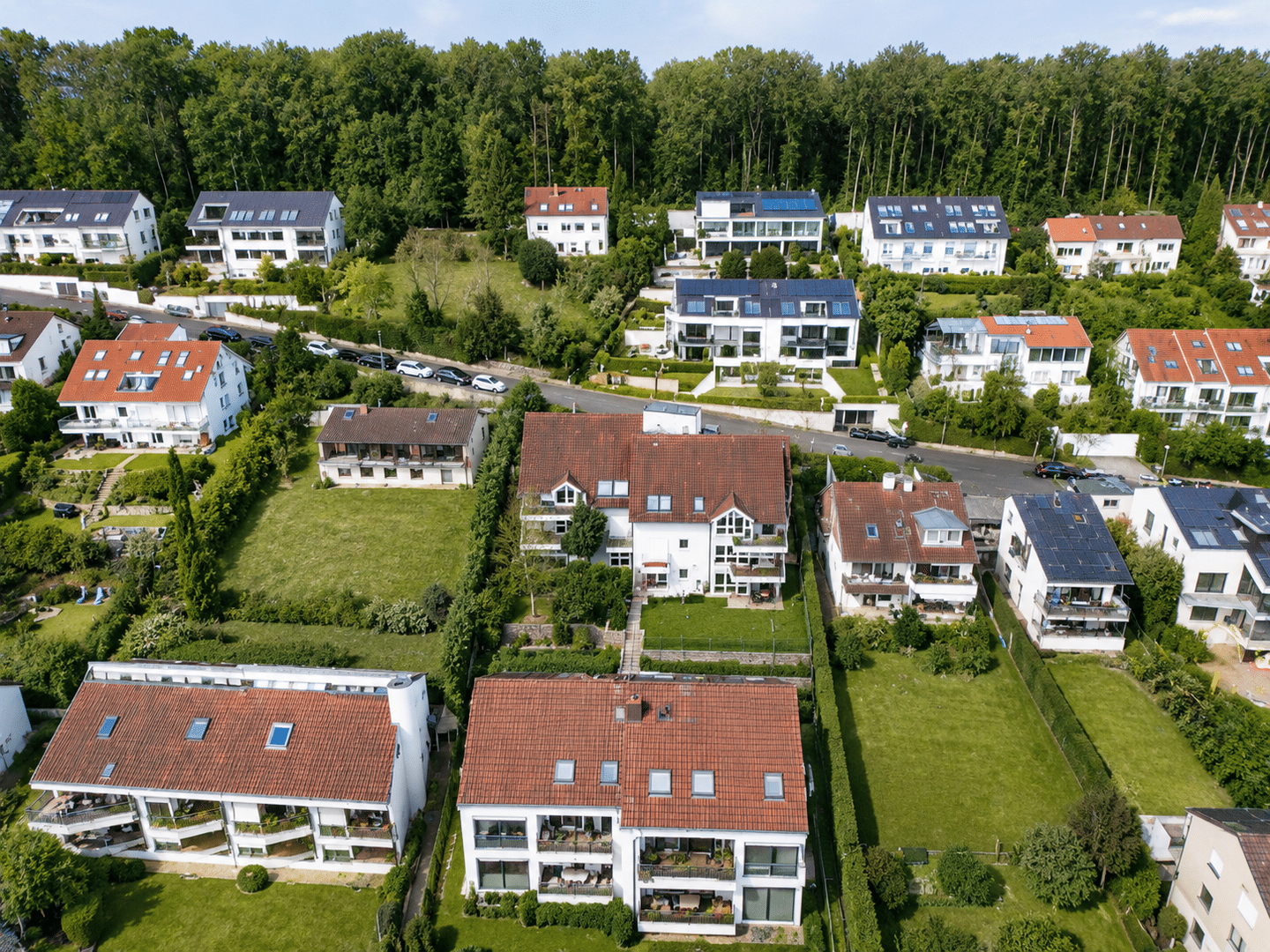 Außergewöhnliche 2,5-Zimmer-Split-Level-Wohnung mit privatem Garten und traumhafter Aussicht – Stuttgart – Vorschaubild 2