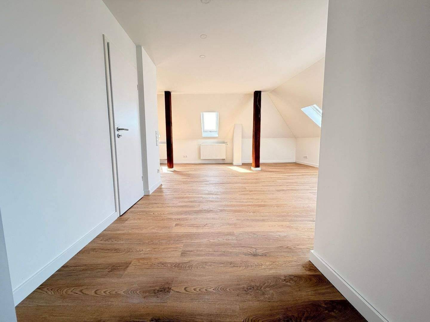 Erstbezug nach DG-Ausbau +++ Moderne 3-Zimmer-Wohnung mit Einbauküche & Aufzug – Nürnberg – Vorschaubild 4