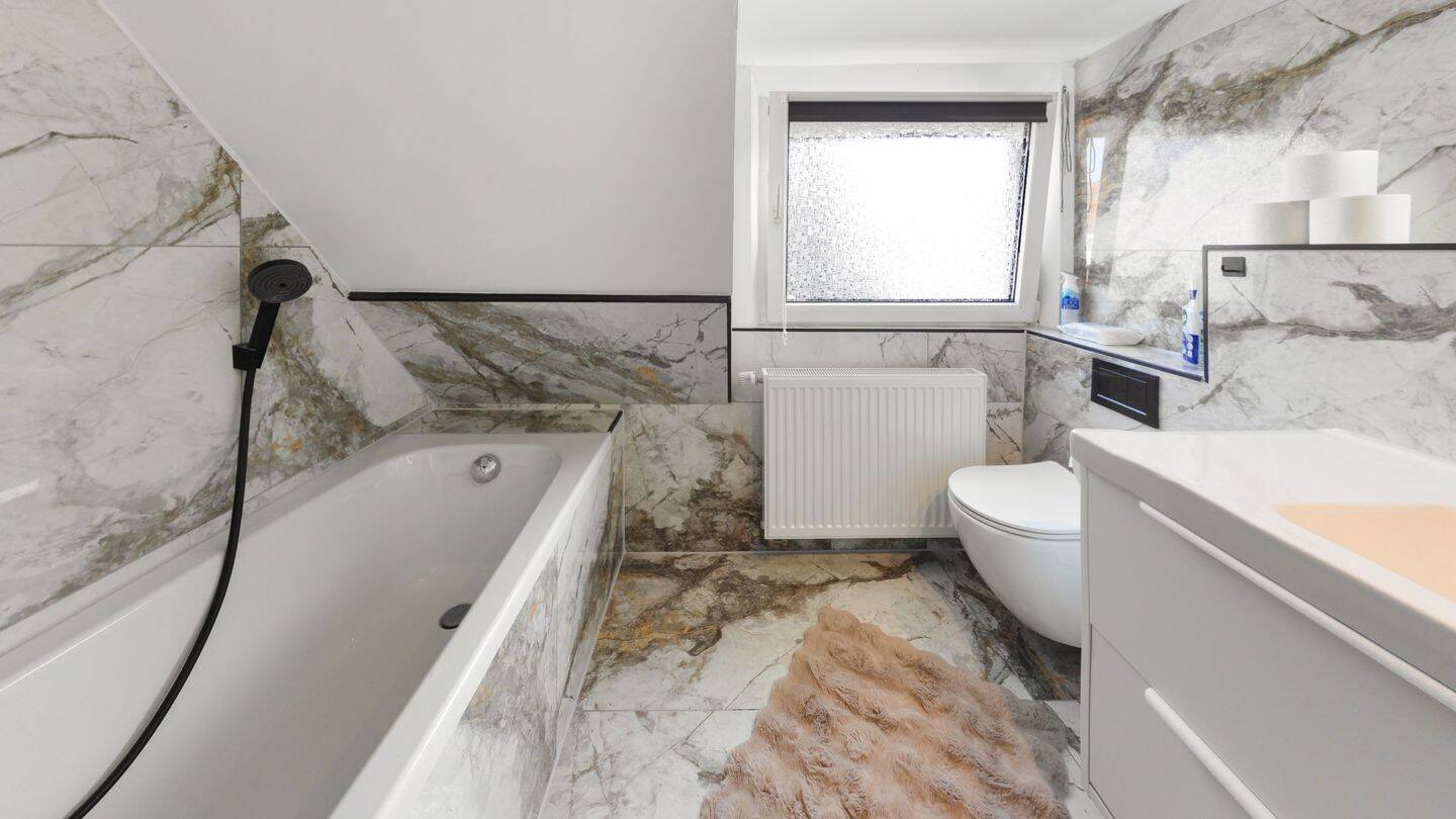 Saniertes Einfamilienhaus mit großem Garten und Doppelgarage in Nürnberg – Nürnberg – Vorschaubild 5