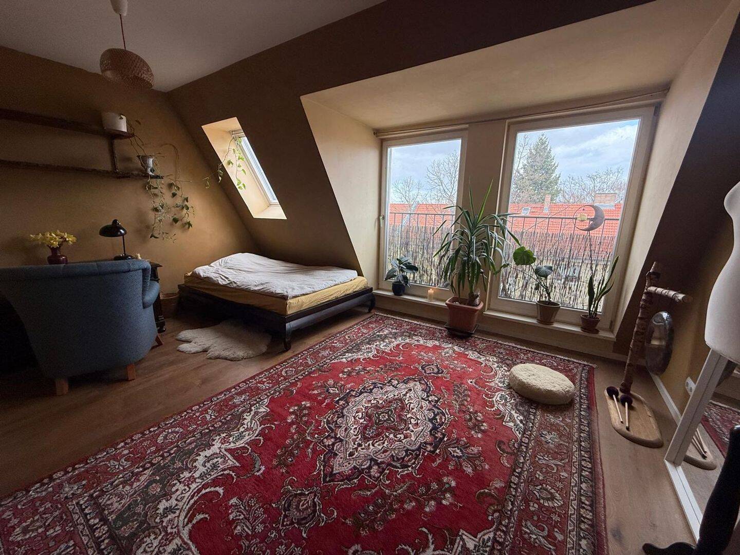Lichtdurchflutete Dachgeschoss -Maisonette mit 3 Balkonen & Weitblick mit TG-Stellplatz – Berlin – Vorschaubild 2