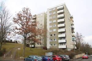 Vollständig renovierte Wohnung mit Balkon mit guter Rendite !