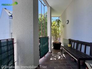 TR-City: Eigentumswohnung mit 2 ZKB, 60m², EBK, Balkon, Aufzug und TG-Platz.