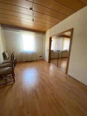 **EBK, Badewanne, zentral** – 55246 Wiesbaden – Vorschaubild 4