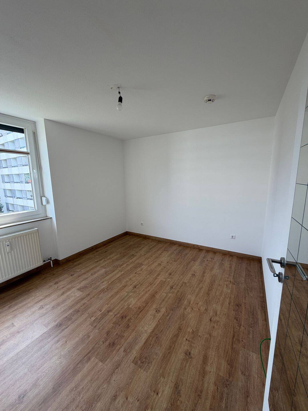 Stilvolle 2-Zimmer-Wohnung mit Balkon und Einbauküche in Nürnberg – Nürnberg – Vorschaubild 4