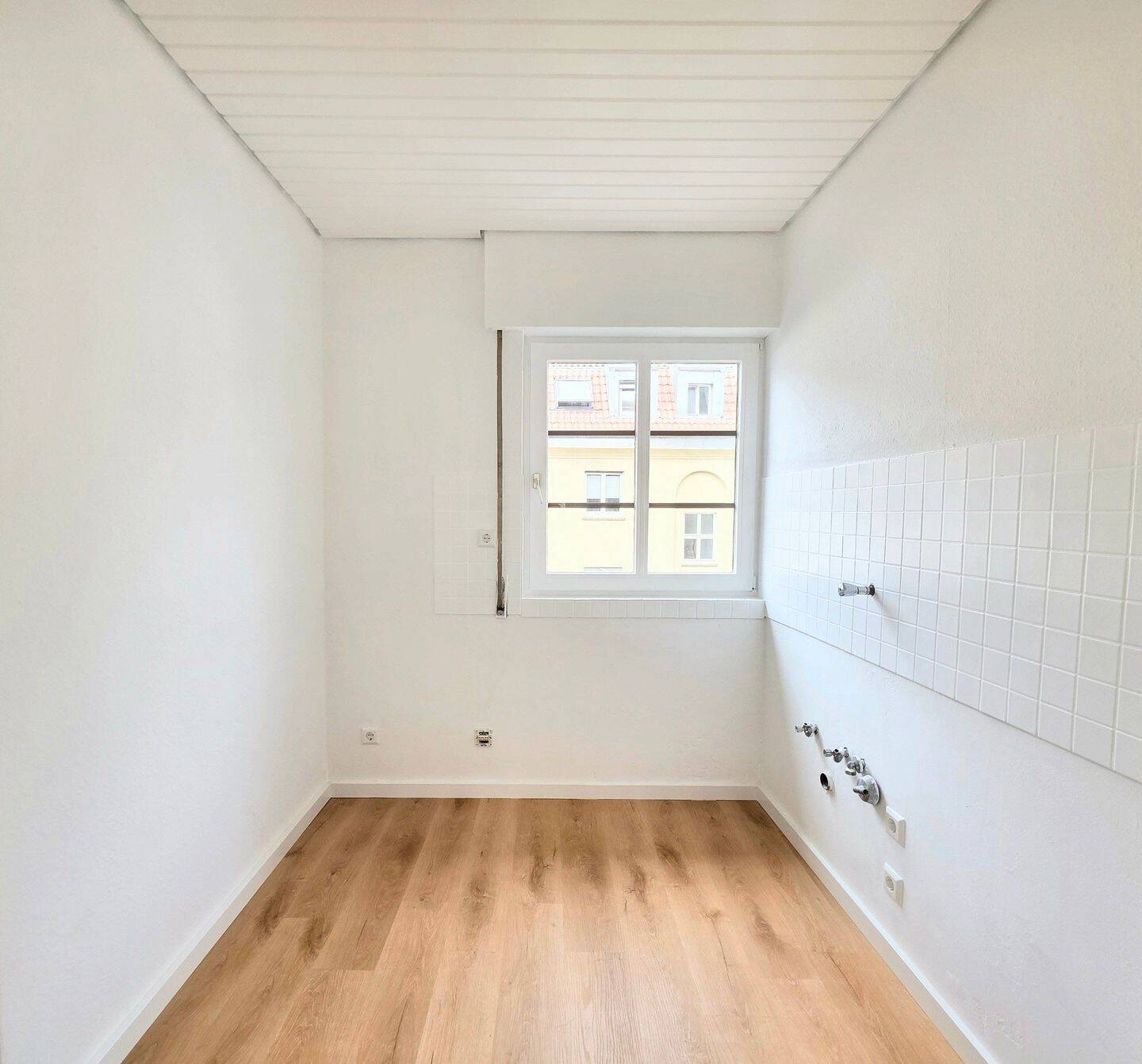 Lichtdurchflutete 2-Zimmer Wohnung mit Südbalkon nähe Marienplatz – Stuttgart – Vorschaubild 9