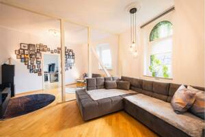 Wohnen auf höchstem Niveau: DG-Maisonette mit 6,5 Zimmern, Wellnessbad & Garten - leerstehend!