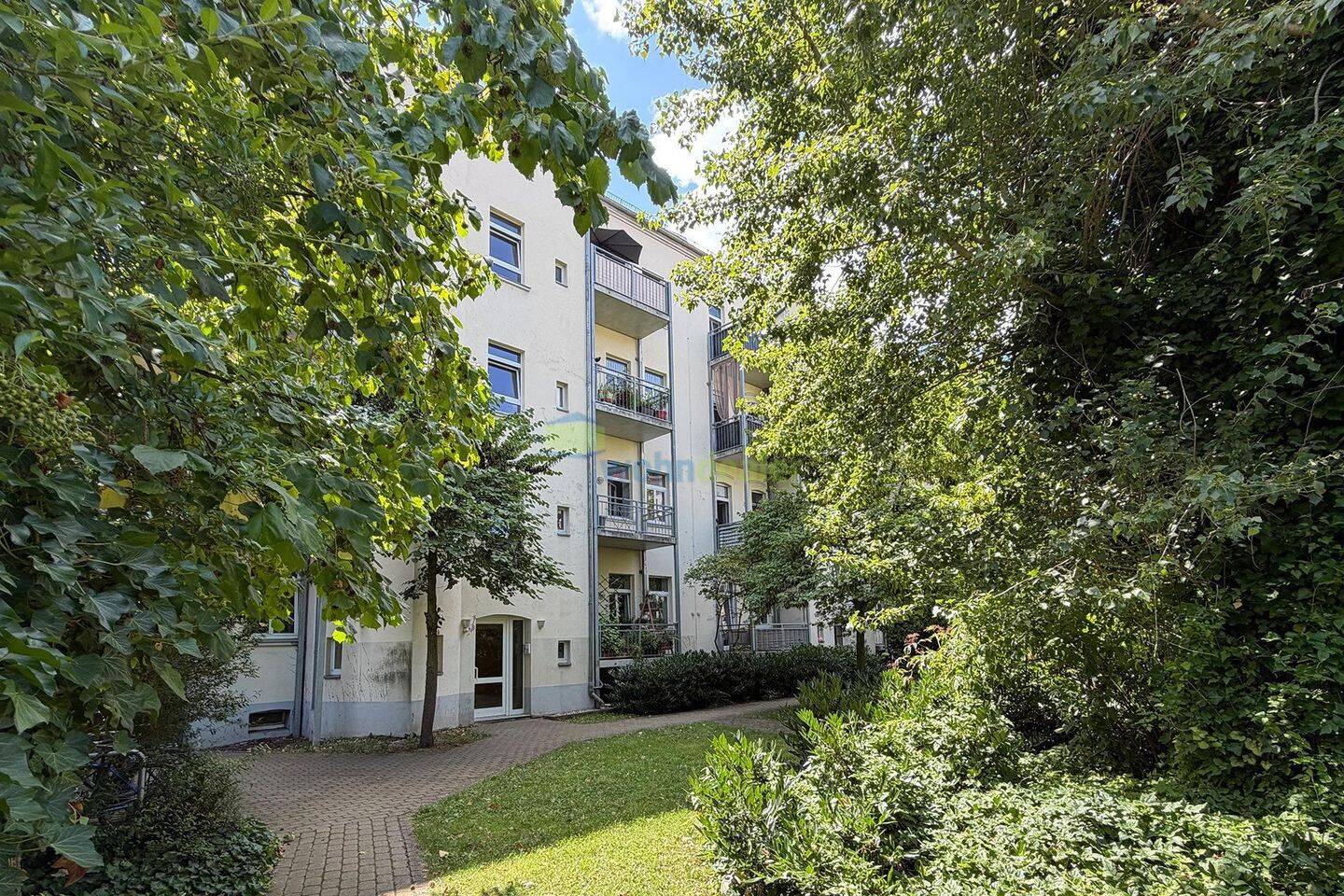 frisch renovierte 3-Zimmer-Wohnung - Deckenspots, Laminatfußboden, Badewanne, Gäste-WC, Balkon! – Leipzig – Vorschaubild 2