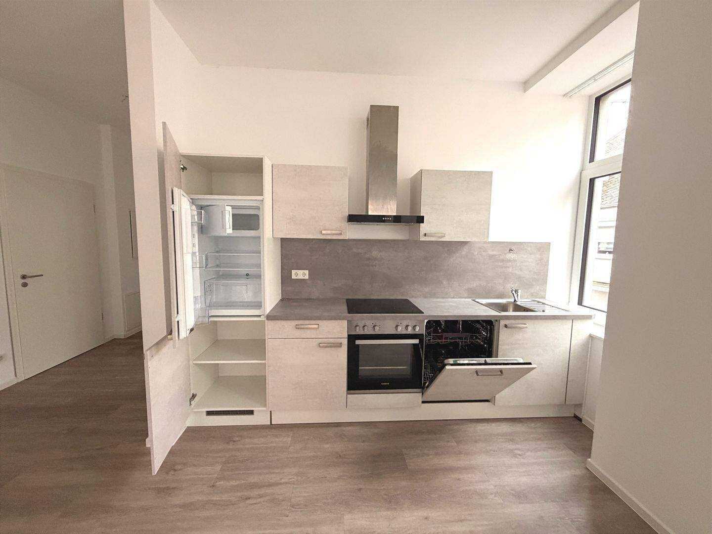 Frei ab sofort / 2-Zimmer-Wohnung mit Einbauküche / Aufzug / Fußbodenheizung / ohne Balkon – Trier – Bild 1 von 9