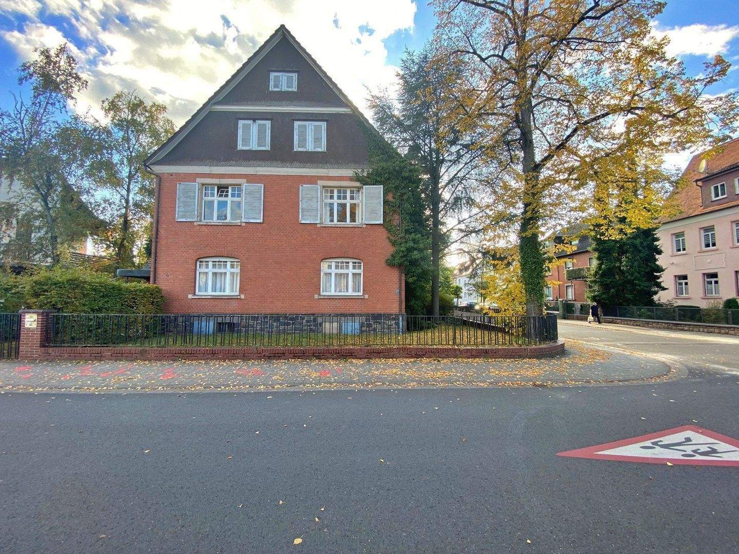 MIT WOHNRECHT: Großzügiges Arzt-Haus mit ca. 320 m² Wohnfläche auf 795 m² Grundstück – Heizung neu (2026) – Hainburg – Vorschaubild 6