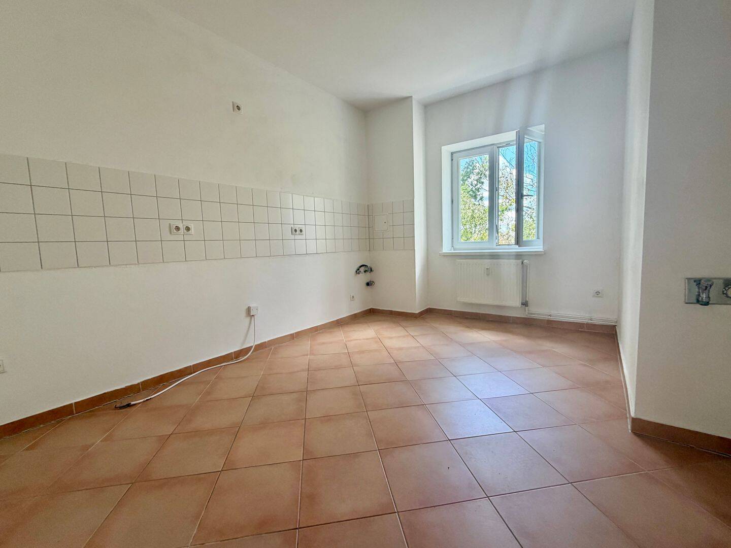 CHARMANTE ALTBAUWOHNUNG MIT WOHNKÜCHE, WANNENBAD, SONNIGER BALKONTERRASSE IN POTSDAMS BESTER LAGE! – Potsdam – Vorschaubild 4