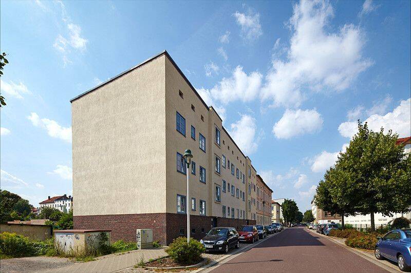 Alles was man braucht: ca 30 m2 Wohnzimmer+ ca 8,5 m2 großem Balkon! – Magdeburg – Vorschaubild 7