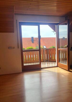 Gepflegte 4-ZKB-Wohnung mit Balkon in idyllischer Ortsrandlage – stadtnah zu Regensburg – 93059 Regensburg – Vorschaubild 2