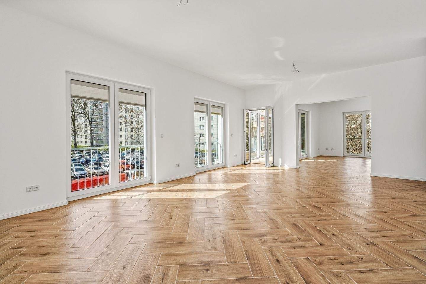 Sehr zentrale ruhige Lage / Sofortbezug / Lift / hohe Räume / Bad / Gäste WC / Wintergarten – Berlin – Vorschaubild 4