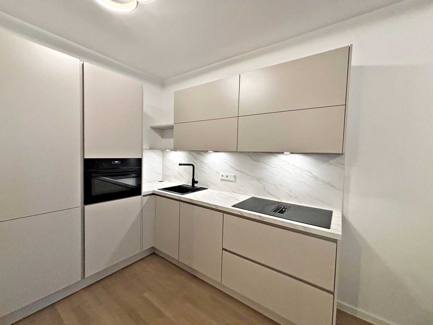 Hochwertig möblierte 2-Zimmer-Wohnung mit großzügigem Balkon – Düsseldorf – Vorschaubild 4