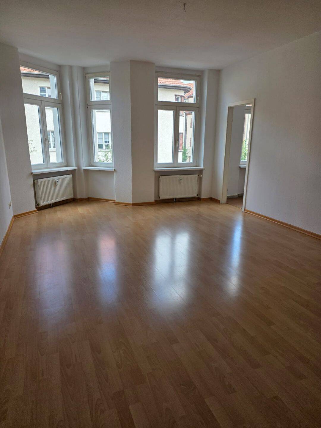 gepflegte 4-Raum-Wohnung in der Bahnhofsvorstadt mit 2 Bädern und Balkon – Stendal – Vorschaubild 5