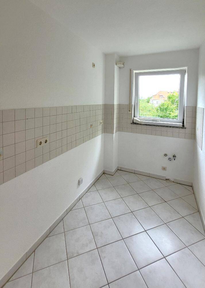 Schöne Drei-Zimmer-Wohnung mit Balkon in ruhiger Lage am F.C. Weiskopfplatz 9 – Dresden – Vorschaubild 5