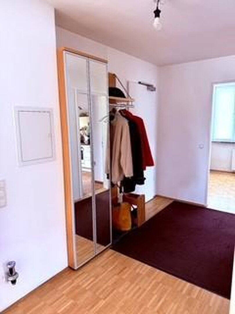 Helle Dachgeschosswohnung mit großer Dachterrasse und Blick ins Grüne – München – Vorschaubild 2