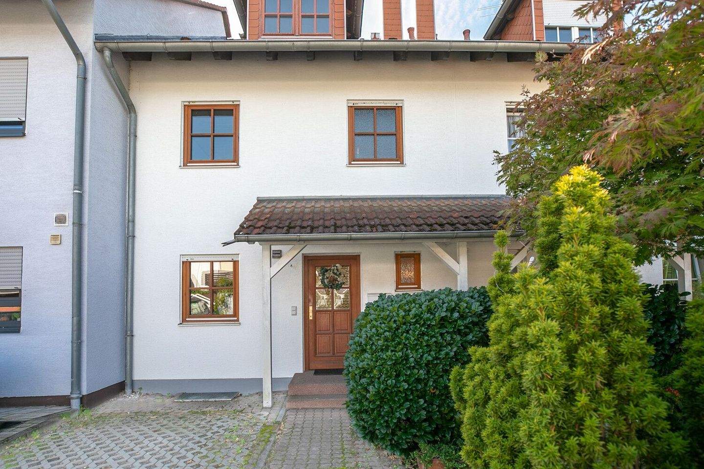 Gepflegtes Reihenhaus in familienfreundlicher Wohnlage von Ober-Roden – Rödermark – Bild 1 von 9