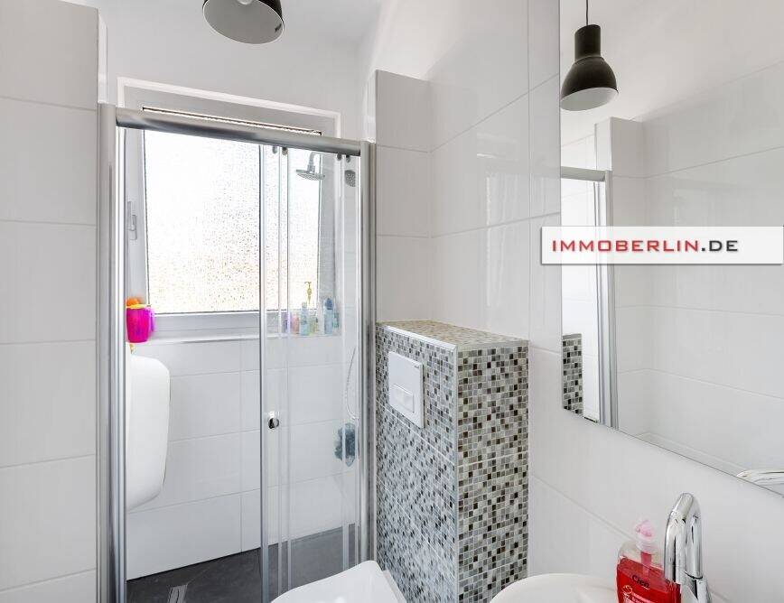 IMMOBERLIN.DE - Geschmackvoll kernsanierte Wohnung mit Loggia & Pkw-Stellplatz – Berlin – Vorschaubild 4
