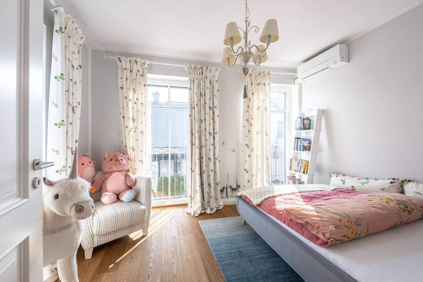 Stilvolle Villa mit traumhaftem Garten. Idyllische Lage zum Wohlfühlen. – München – Vorschaubild 9