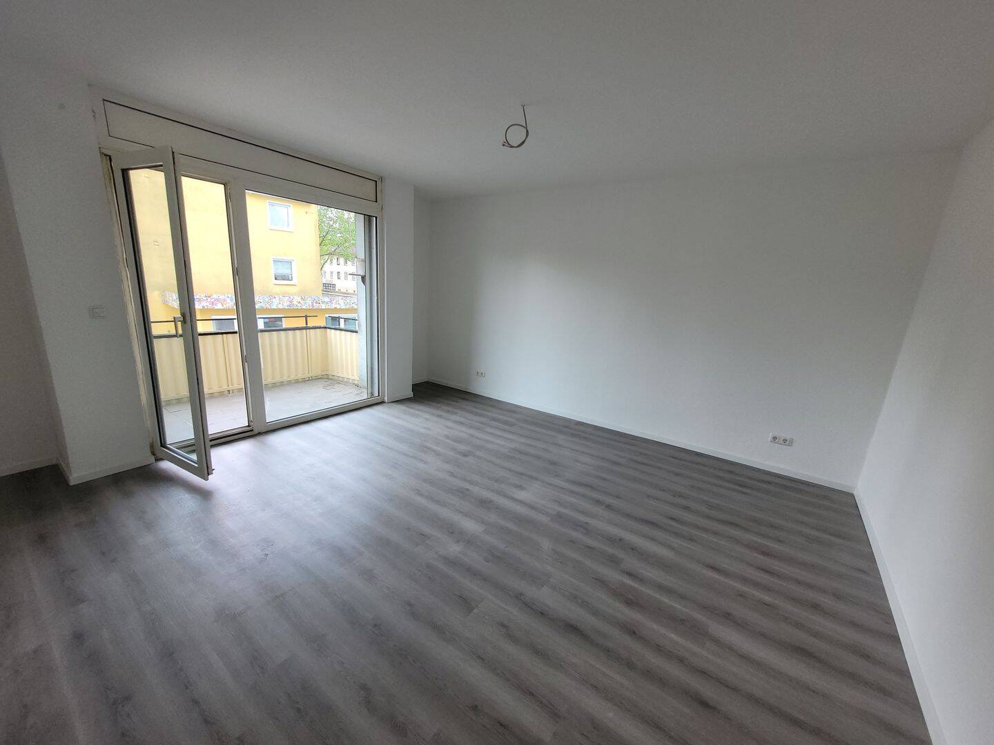 Neu renoviert in Walle: 3-Zi.-Wohnung, 2 Balkone, frei! – Bremen – Bild 1 von 7