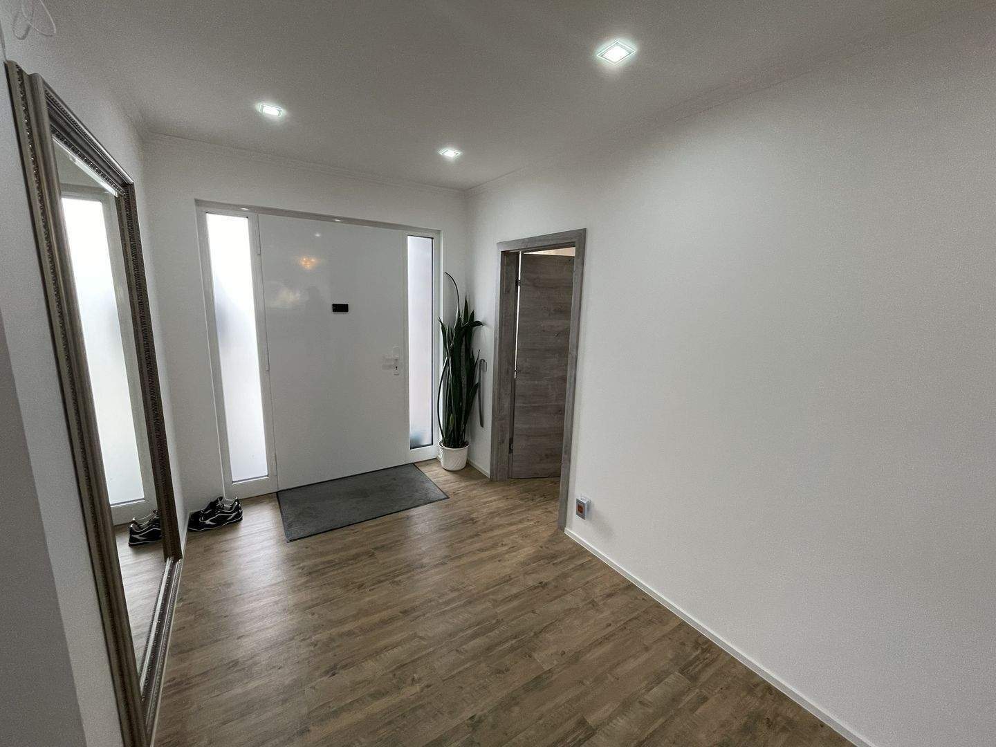 Moderner Winkelbungalow inkl. schöner EBK, hochwertiger Möbel, Kamin, Sauna, 2 Terrassen, Traumgarten, etc. – Mönchengladbach – Vorschaubild 5
