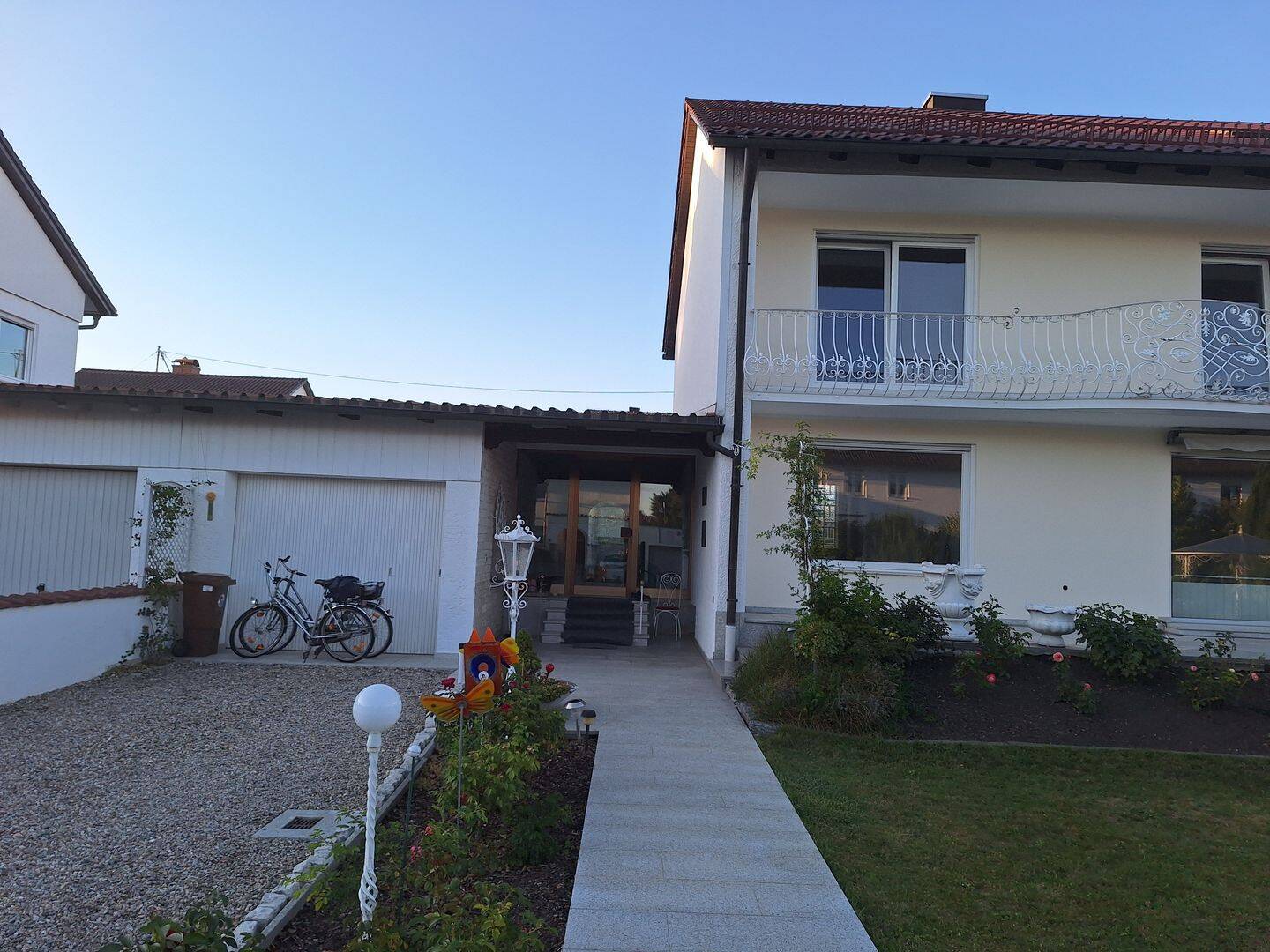 Freistehendes, geräumiges Einfamilienhaus mit Einbauküche, großem Garten und Garage – Baar-Ebenhausen – Vorschaubild 6