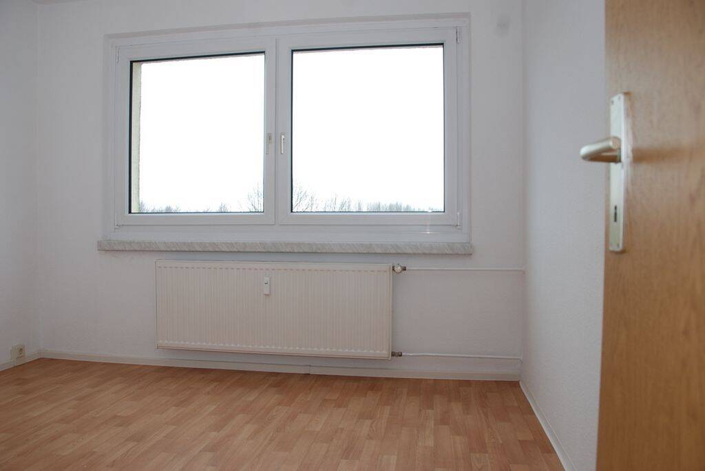 Bezugsfertige 3-Raum-Wohnung mit Einbauküche – Chemnitz – Vorschaubild 4