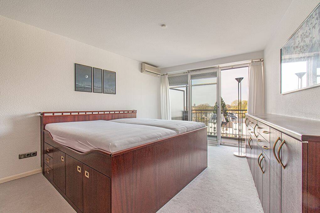 Komfortables Penthouse in ruhiger Lage mit Aufzug und Tiefgaragenplatz – Hamburg – Vorschaubild 8