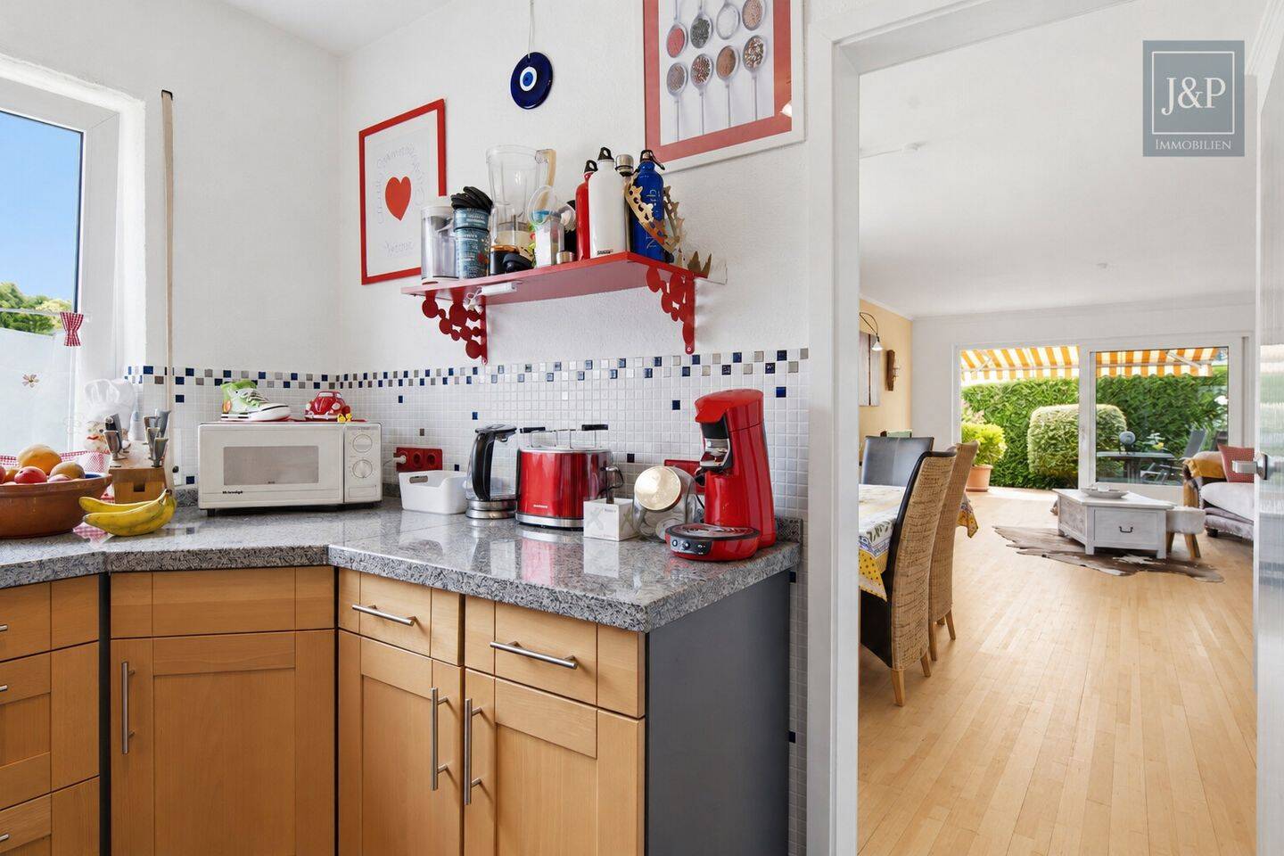 Modernes Familienzuhause im Bungalowstil mit Terrasse, Garten & 3 Garagen – Bad Soden – Vorschaubild 6