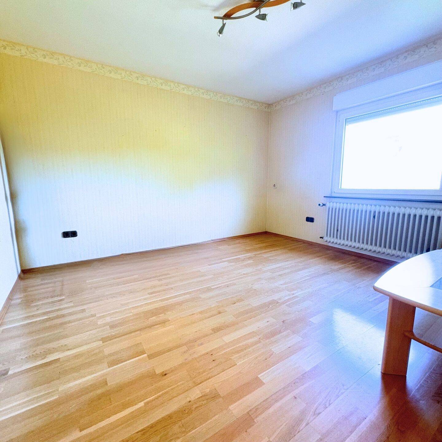 Vielseitig nutzbares Wohnhaus mit großzügigem Garten, Garage und zwei sonnigen Balkonen in schöner Wohnlage von Bad Berleburg-Aue – Bad Berleburg – Vorschaubild 7