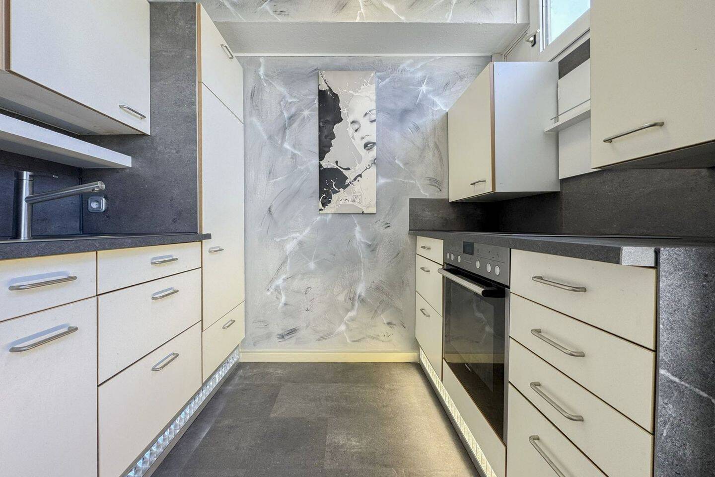Renovierte 1-Zimmer-Wohnung mit Tiefgaragenstellplatz in gut angebundener Lage – Nürnberg – Bild 1 von 6