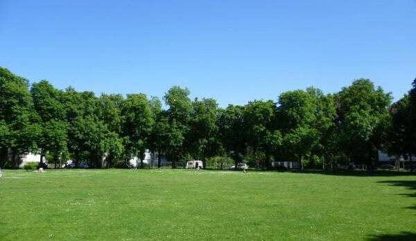 STILVOLLE 3-ZIMMER-WOHNUNG zum Modernisieren im Stuckaltbau dicht am Park – Berlin – Vorschaubild 5