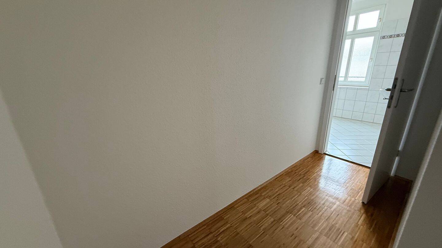 3.OG mit Aufzug / Balkon / Bad mit Fenster / Stellplatz mögl. ! – Chemnitz – Vorschaubild 7