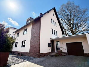 Investieren in Qualität: leerstehendes Mehrfamilienhaus mit 3 geteilten Einheiten in Köln – 51069 Köln – Vorschaubild 1