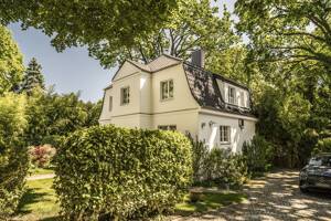 Understated elegance in Wannsee: Renovated hipped-roof villa with a sauna and swimming pond on a sunny lot – 14109 Berlin – Vorschaubild 3