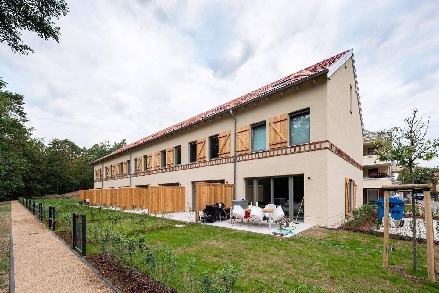 Wohnung? Oder doch lieber ein Haus? Kleiner Garten, Terrasse - EBK, Parkett, Fußbodenheizung u.a. - Besichtigung Sa., 08.08./10:15 Uhrr