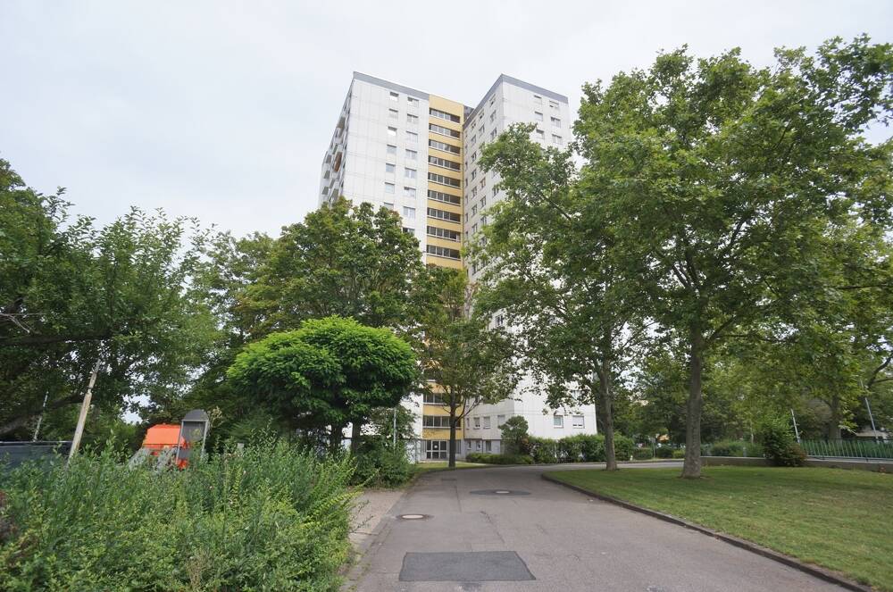 MZ-Oberstadt: Ruhige, sanierte, gut geschnittene 3 Zimmerwohnung, 1. OG, gepflegte Wohneinheit. – Mainz – Bild 1 von 9