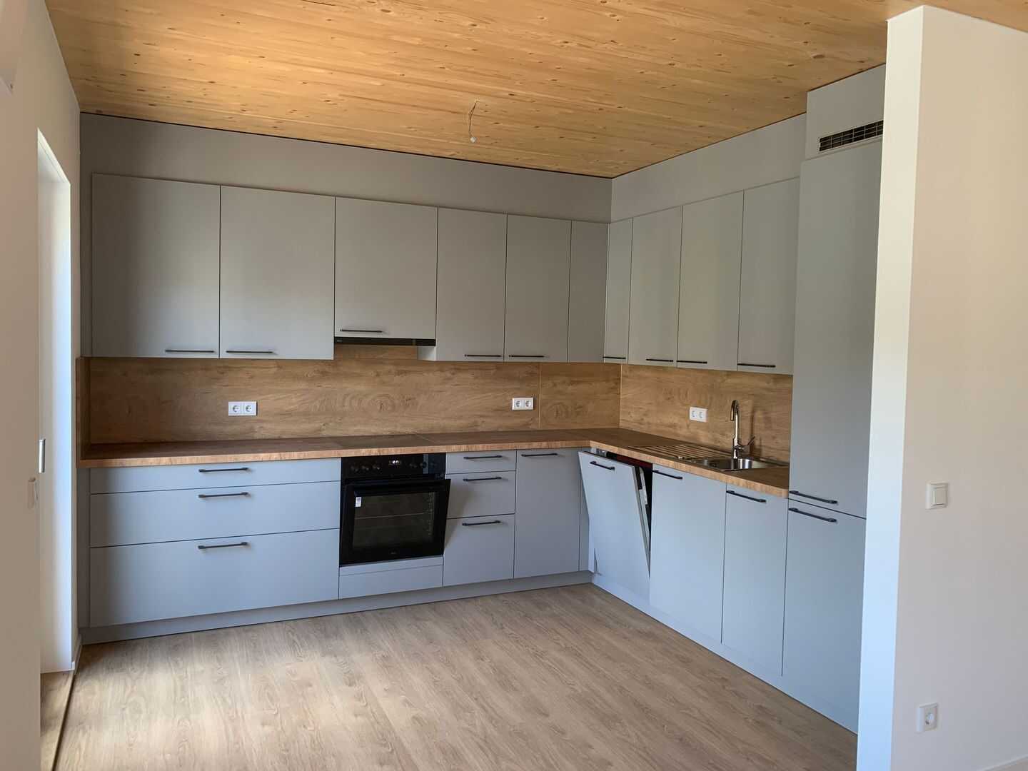 Großzügige 3-Raum-WE im 1. OG in kleinem Neubau im Herzen der Neustadt